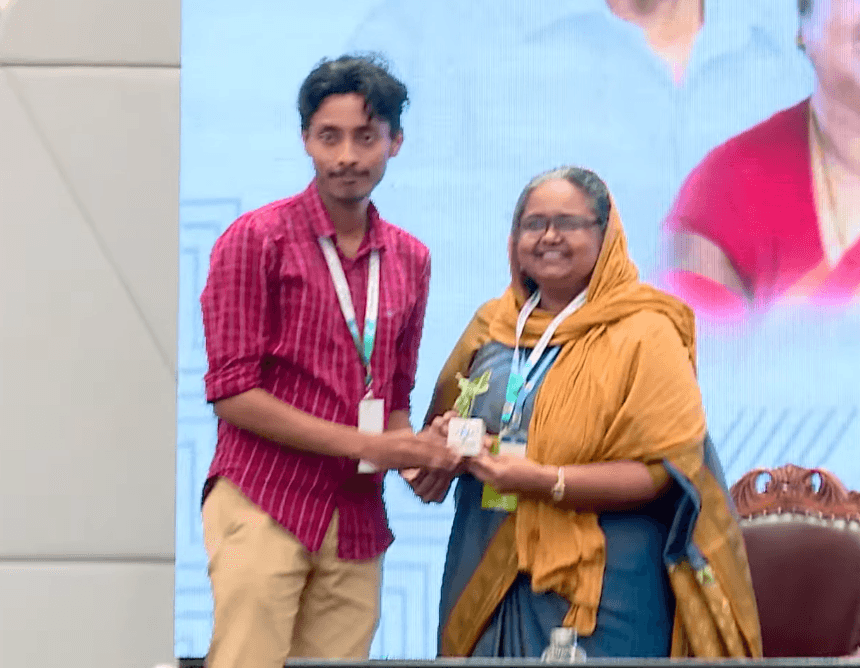 Shayen Thomas presenting a memento to a guest speaker at Innovation Day